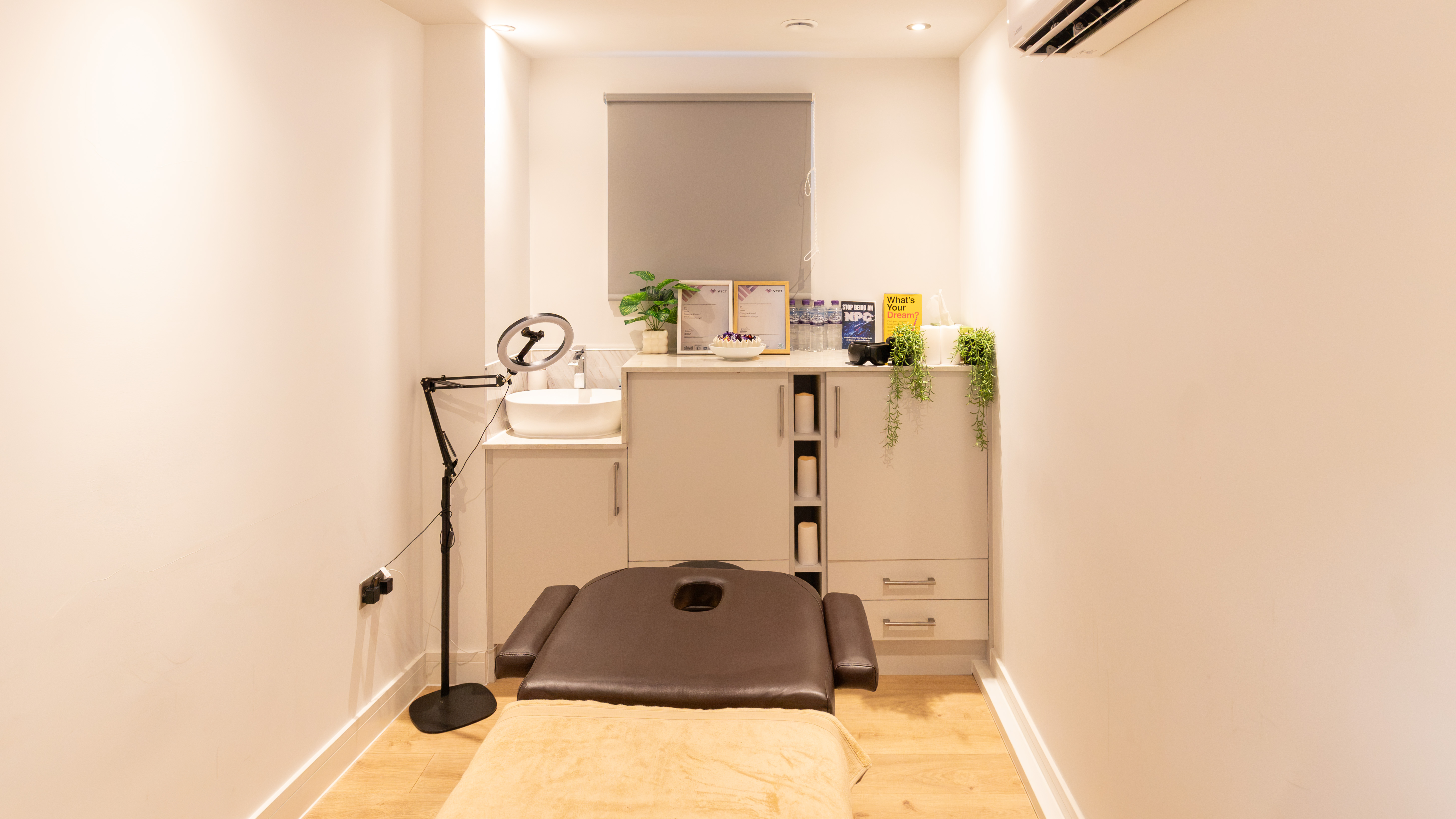 Sparadise's private massage treatment room